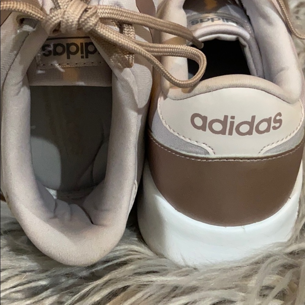Adidas 🏃🏼‍♀️ Rose Gold Sneakers Size 9 - Picture 2 of 2